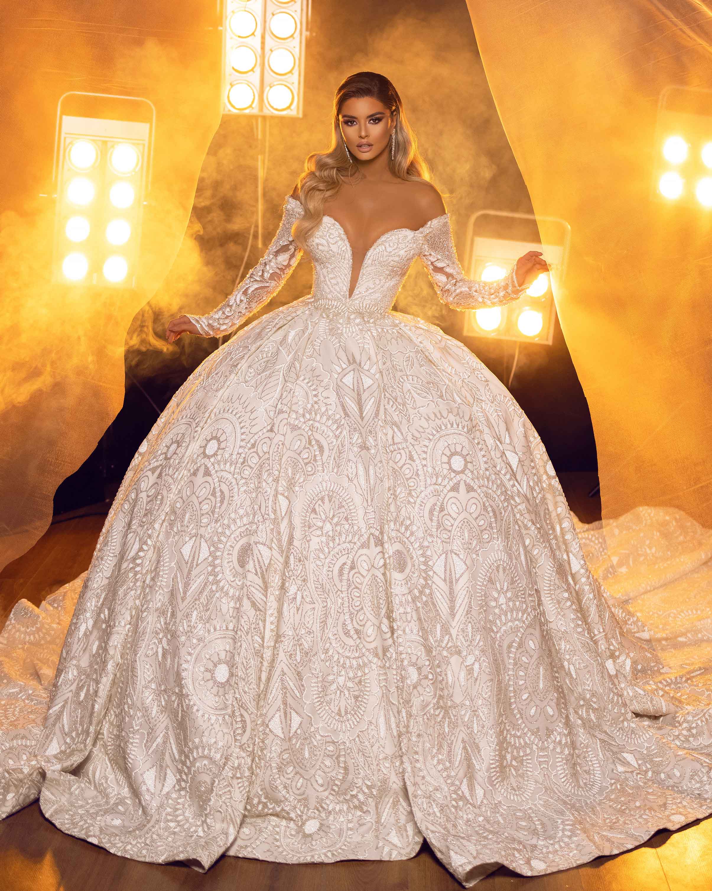 Off Shoulder Embroidered Wedding Gown M Off Shoulder Embroidered Wedding Gown M