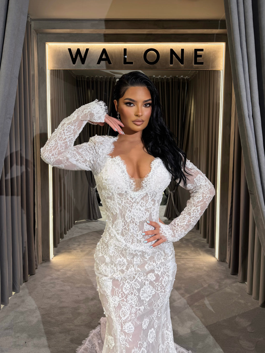 Long Sleeve Backless Lace Wedding Dress