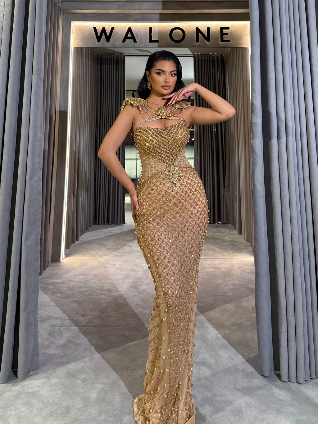 Long dress with golden crystal lattice and sculpted neckline