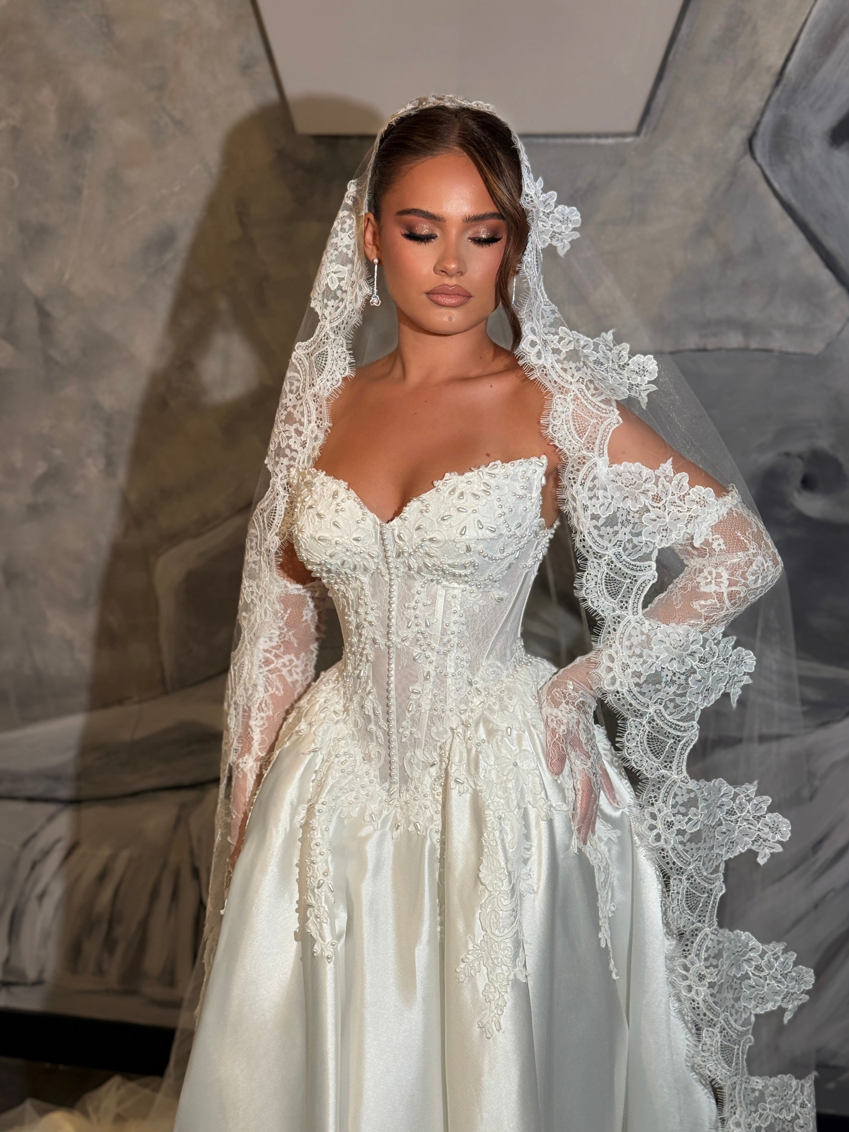 Maëline - Appliqué corset bridal gown