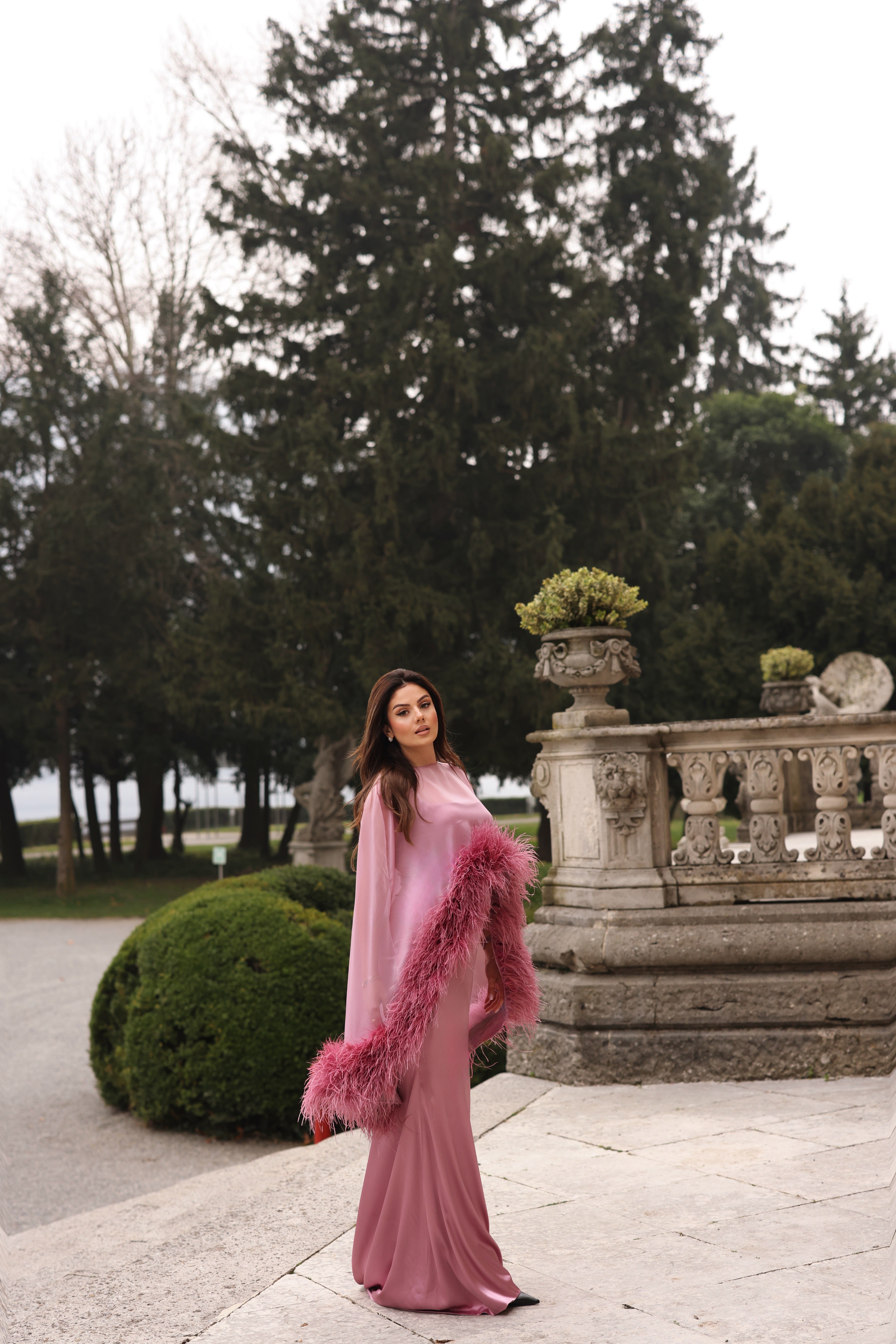 Bèlina - Rose Feather Gown