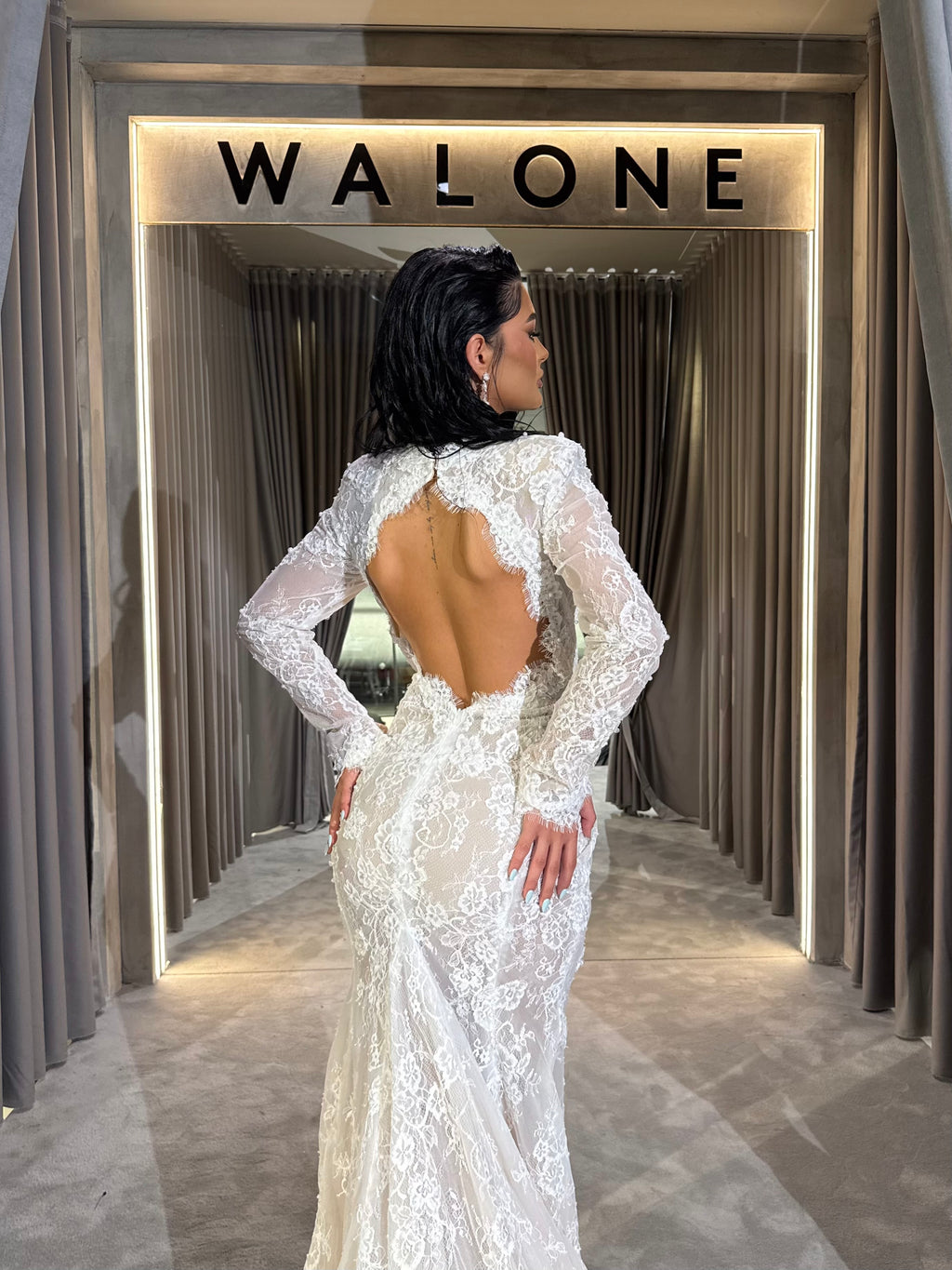 Long Sleeve Backless Lace Wedding Dress