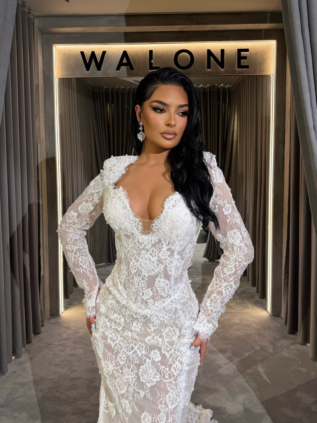 Long Sleeve Backless Lace Wedding Dress