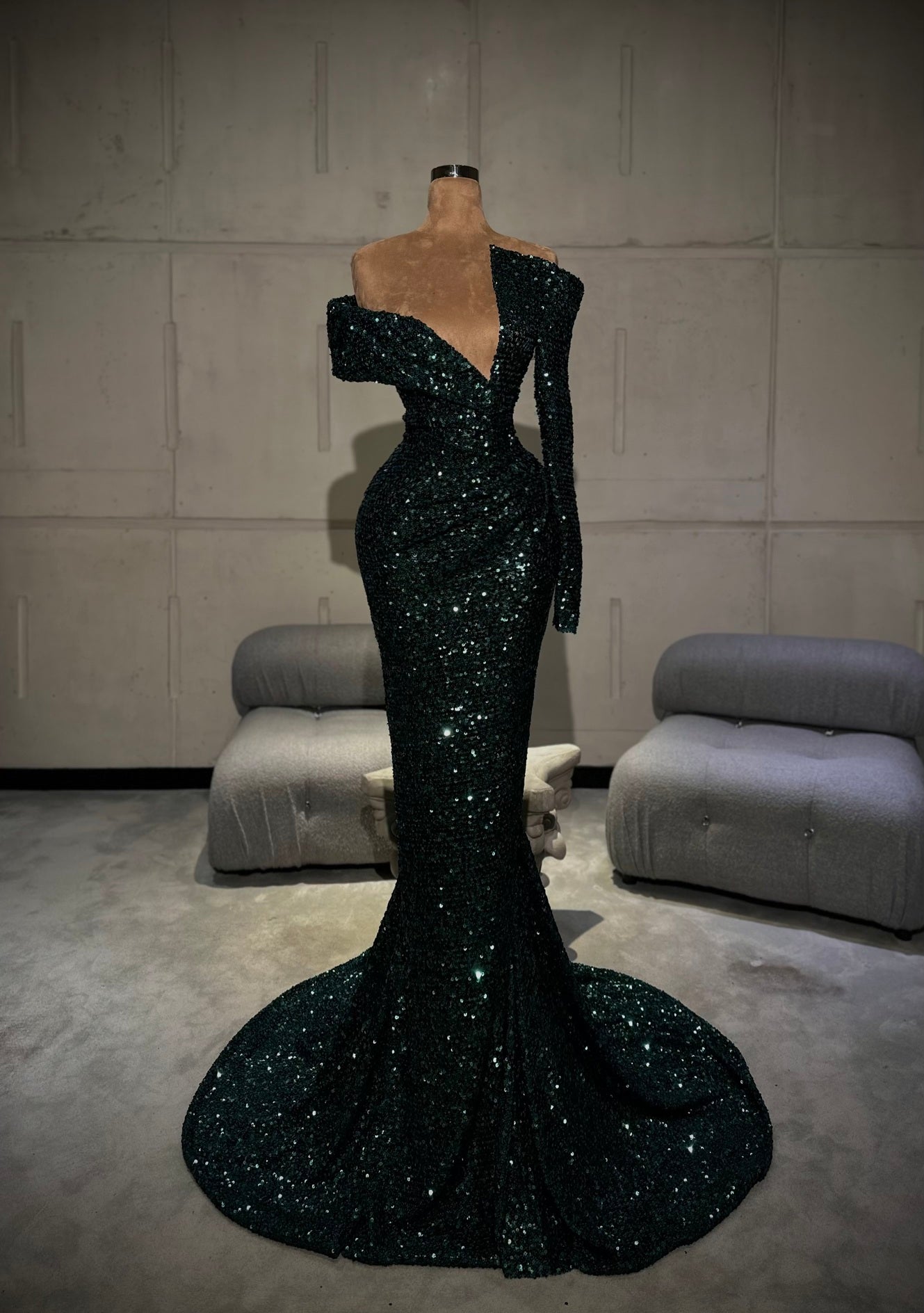 Elowira – Dark Green One Sleeve Sequin Mermaid Gown