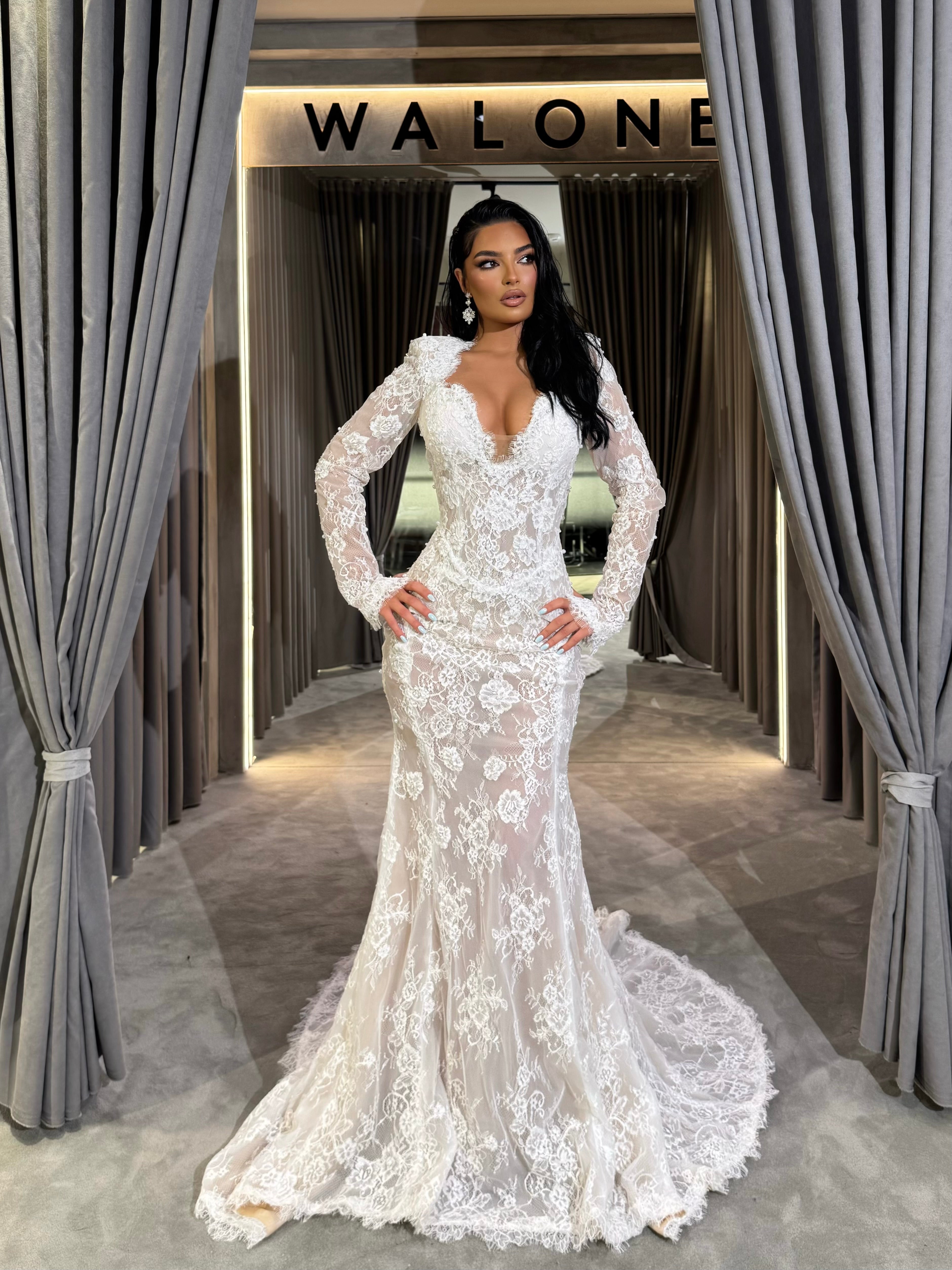 Long Sleeve Backless Lace Wedding Dress Custom Size