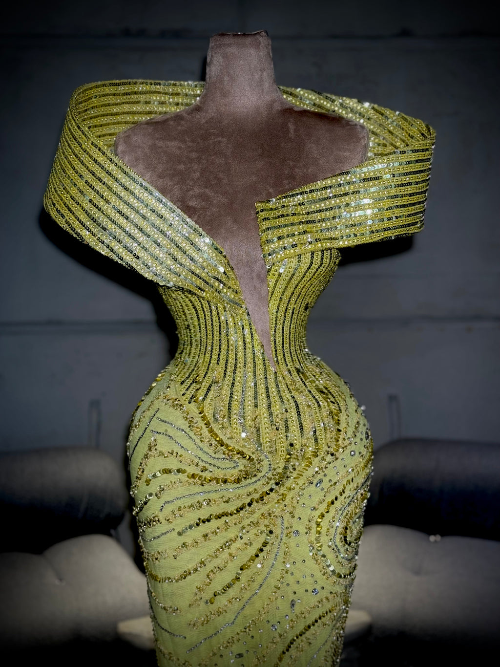 Alèira - Off-Shoulder Yellow Crystal Gown