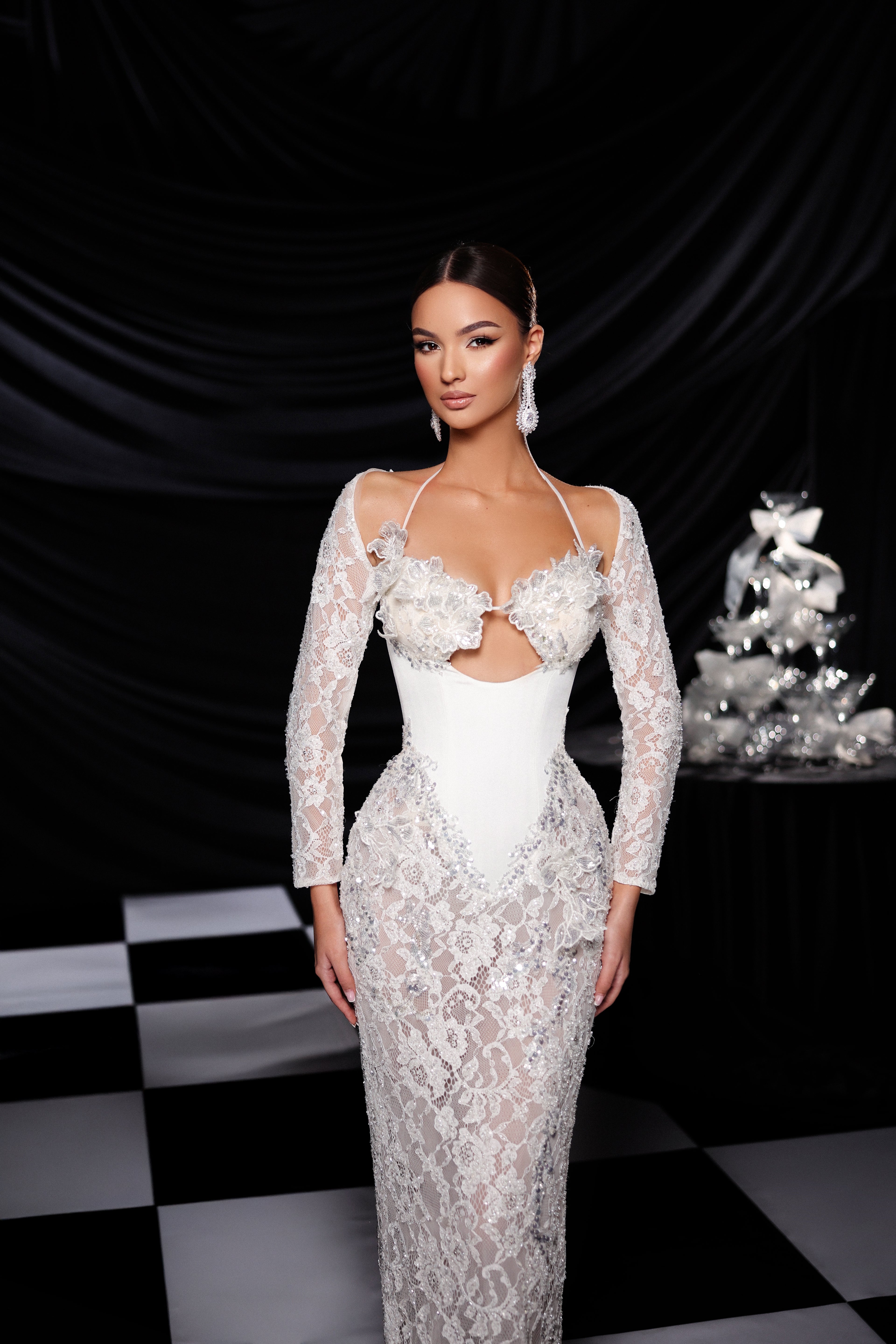 Lace Long-Sleeve Cutout Bridal Dress L Lace Long-Sleeve Cutout Bridal Dress L