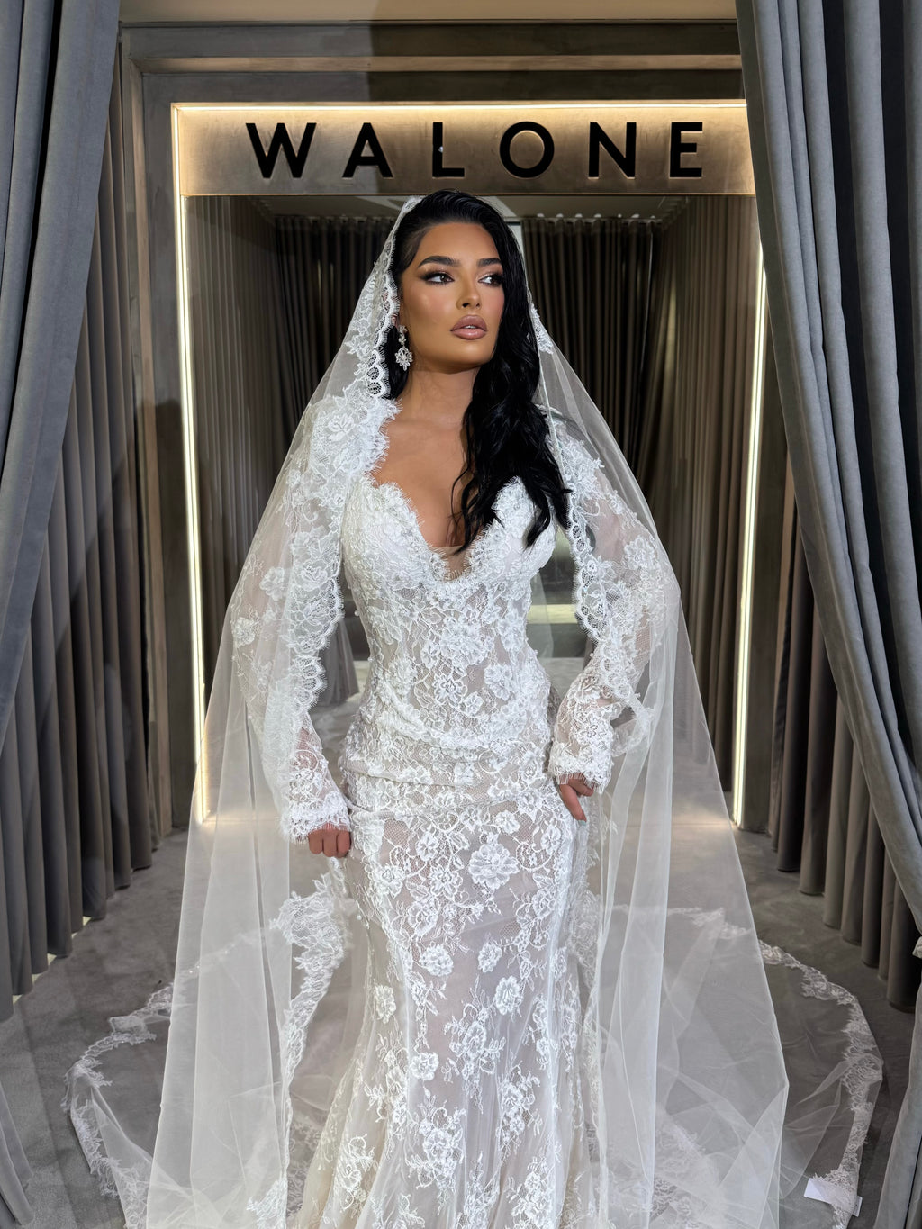 Long Sleeve Backless Lace Wedding Dress