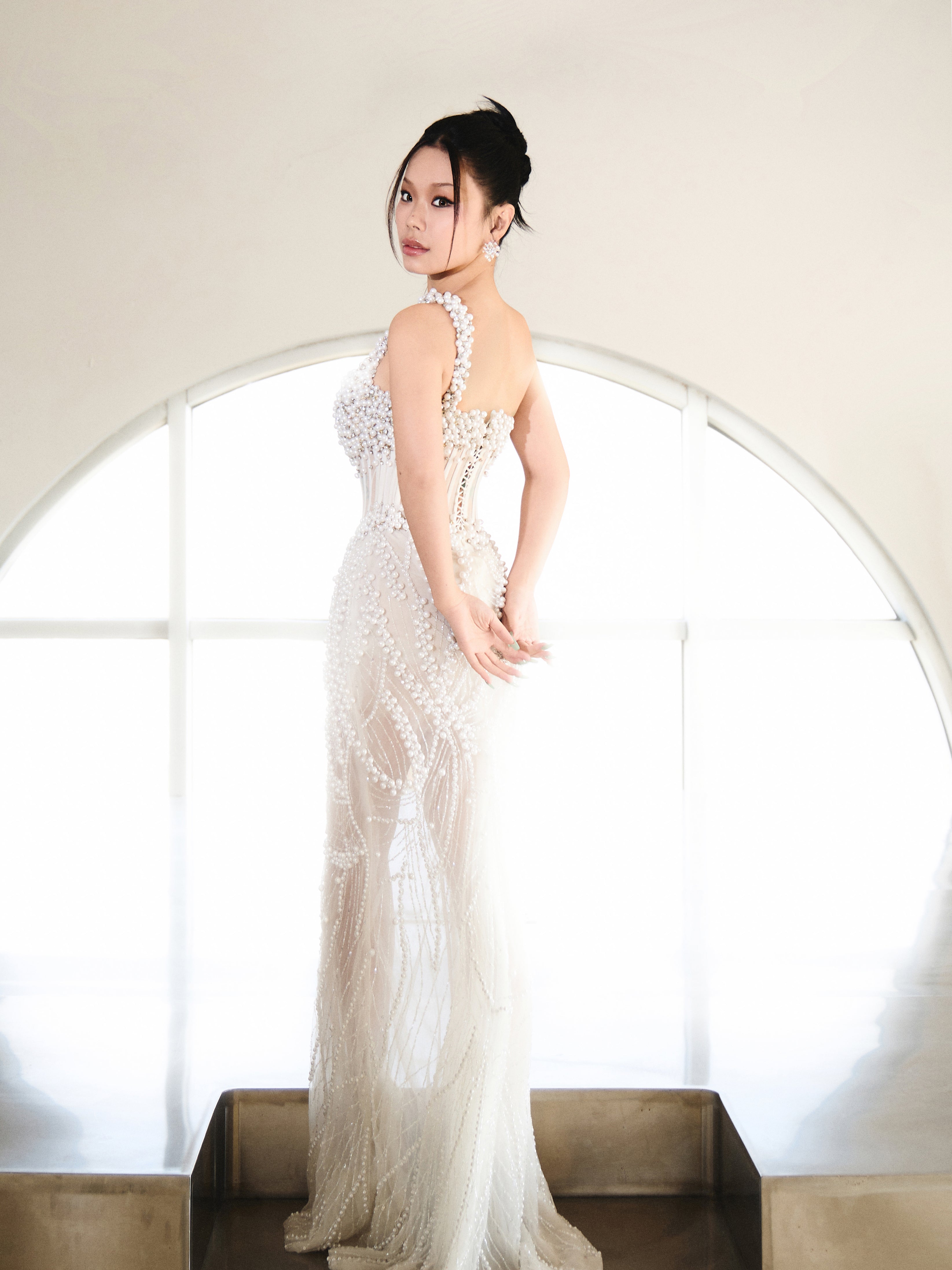 Vinida Weng-SIDE SLIT WHITE PEARL DRESS WITH ASYMMETRICAL CORSET