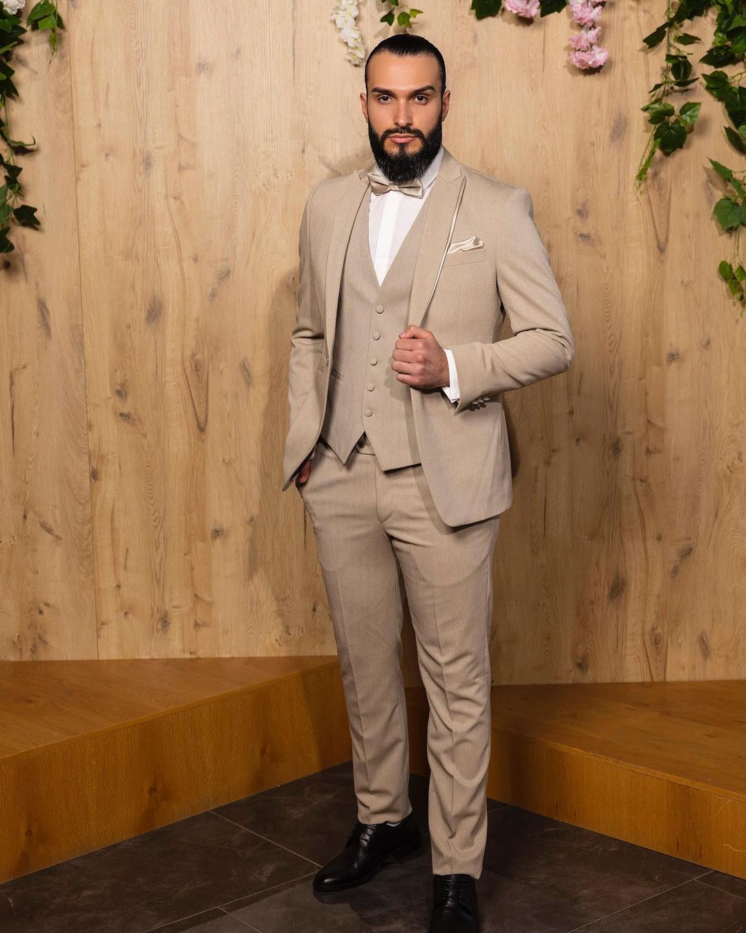 Single Breasted Beige Suit with Waistcoat
